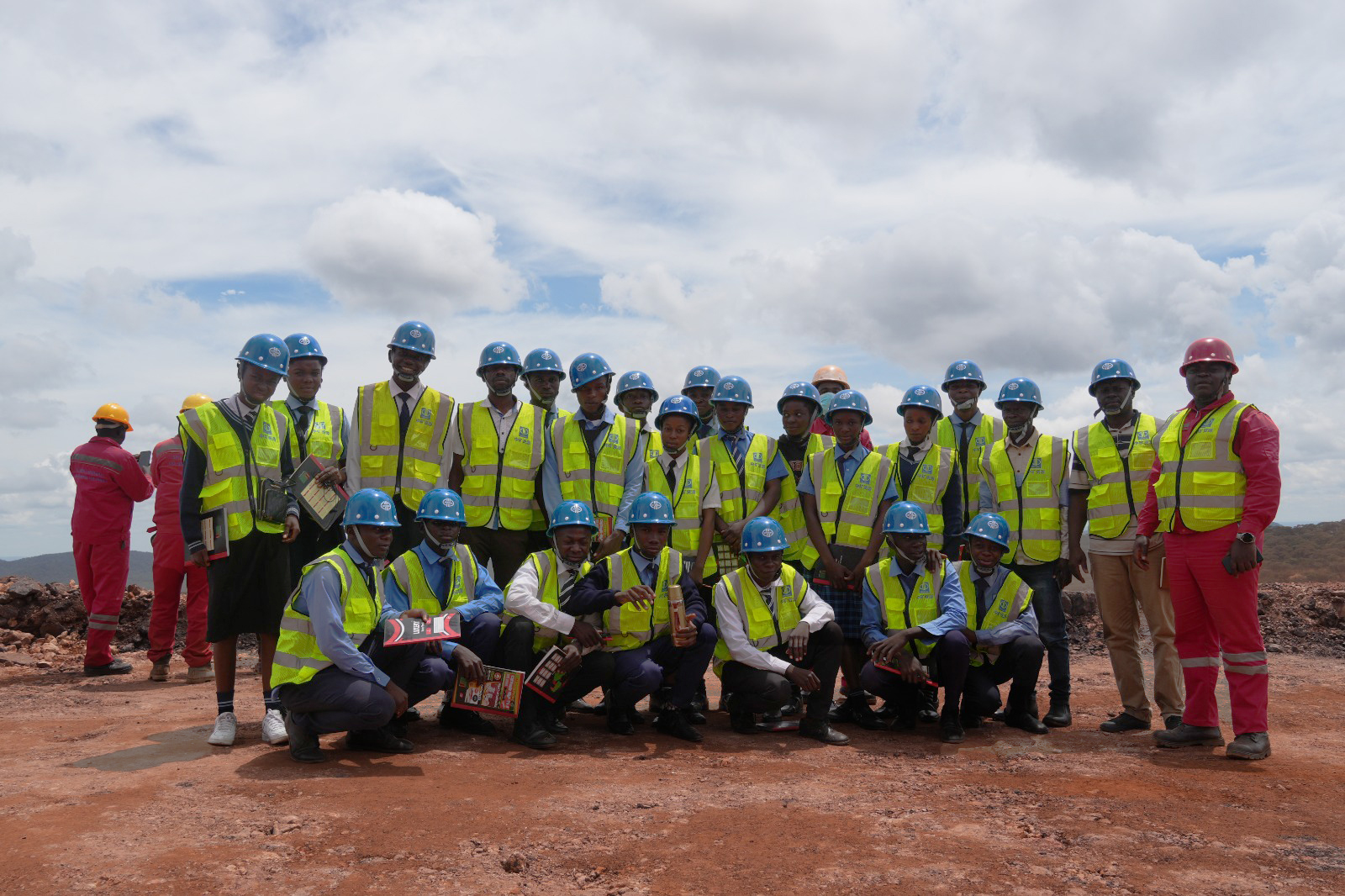 从课堂到矿山：卡因度中学研学团走进永利3044noc卡通巴矿业